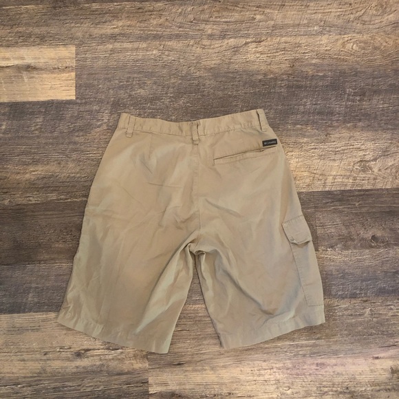 Columbia Mens Shorts Size 30 Beige Casual 10"L Carg EUC - Picture 8 of 9